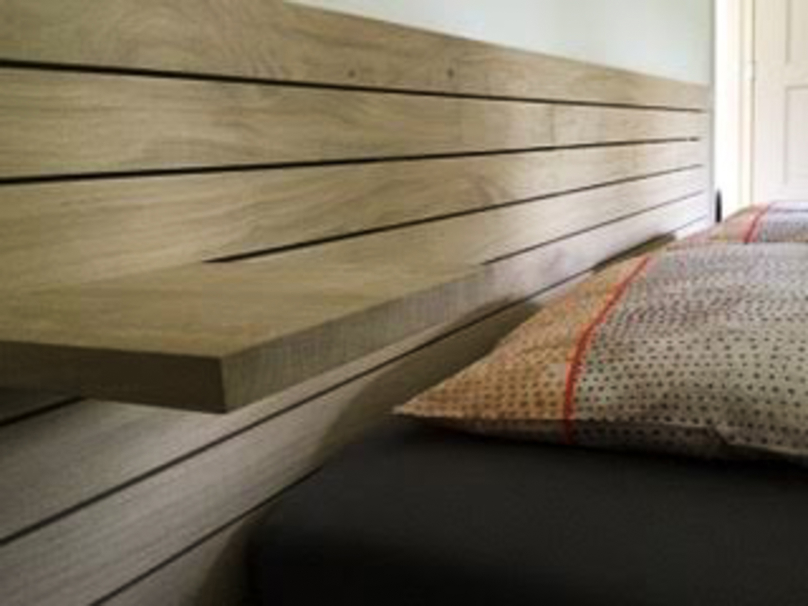 De Houtslager: detail bedhoofdbord
