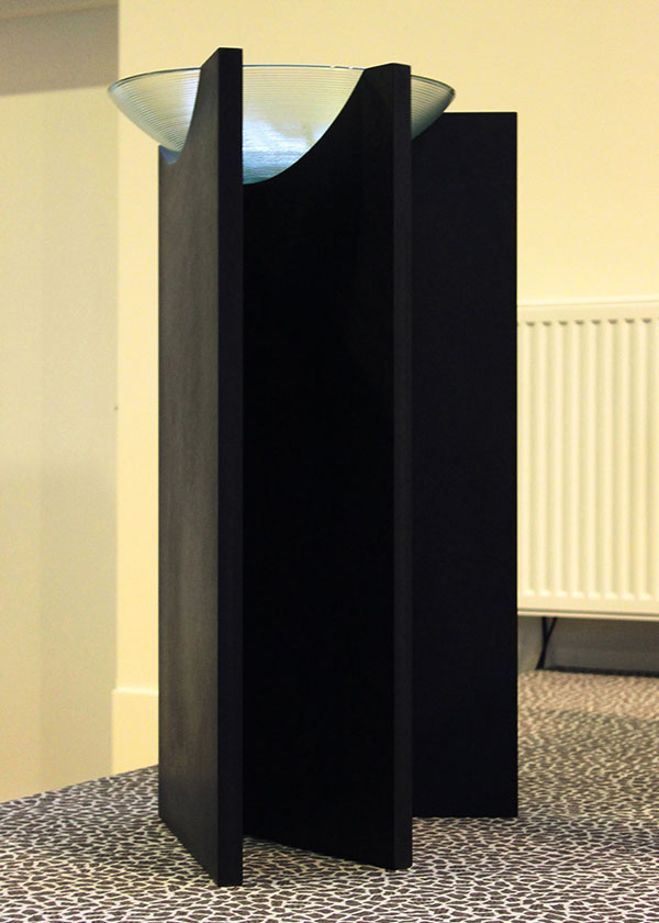 interieur kerk, doopvont