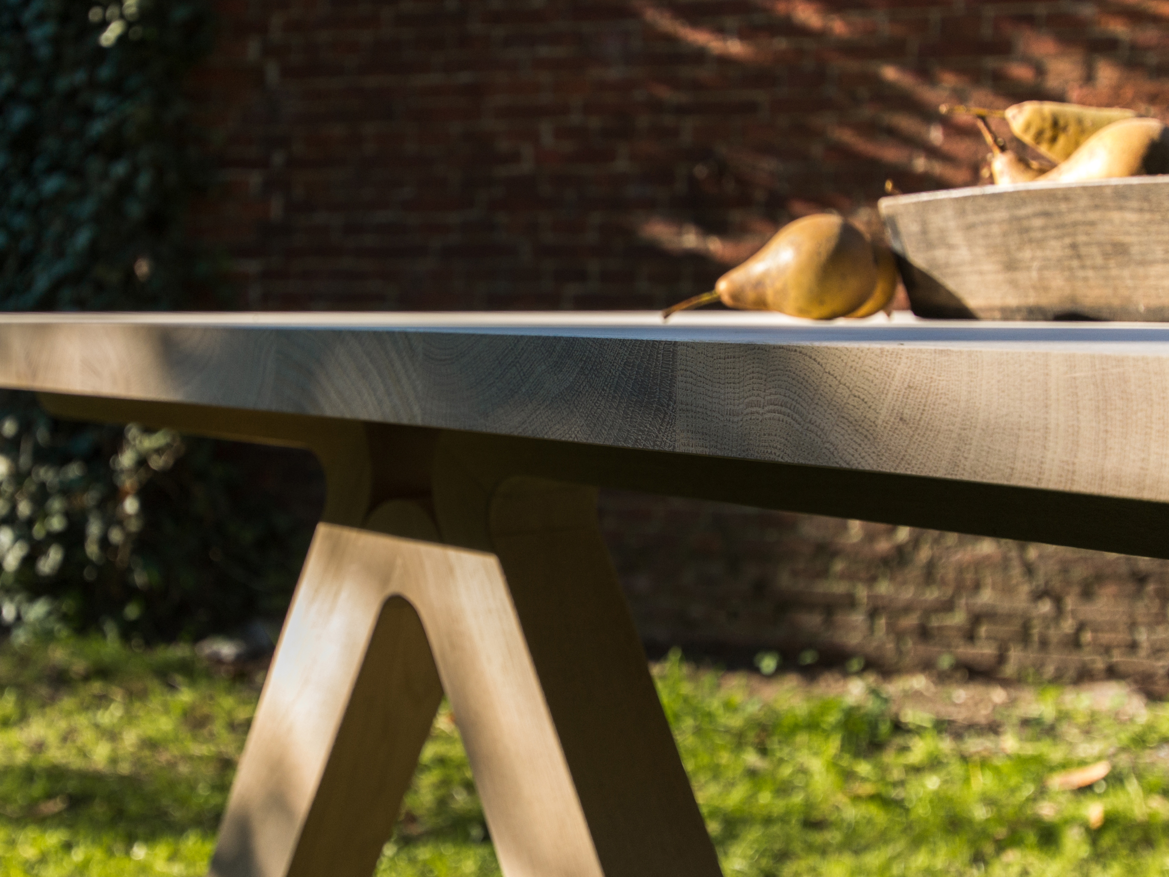 eettafel detail samengestelde poot